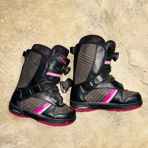 Vans Women’s snowboard boots Size 7 Black & Pink